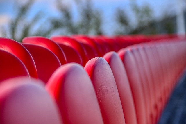 两人之间的 两人之间的